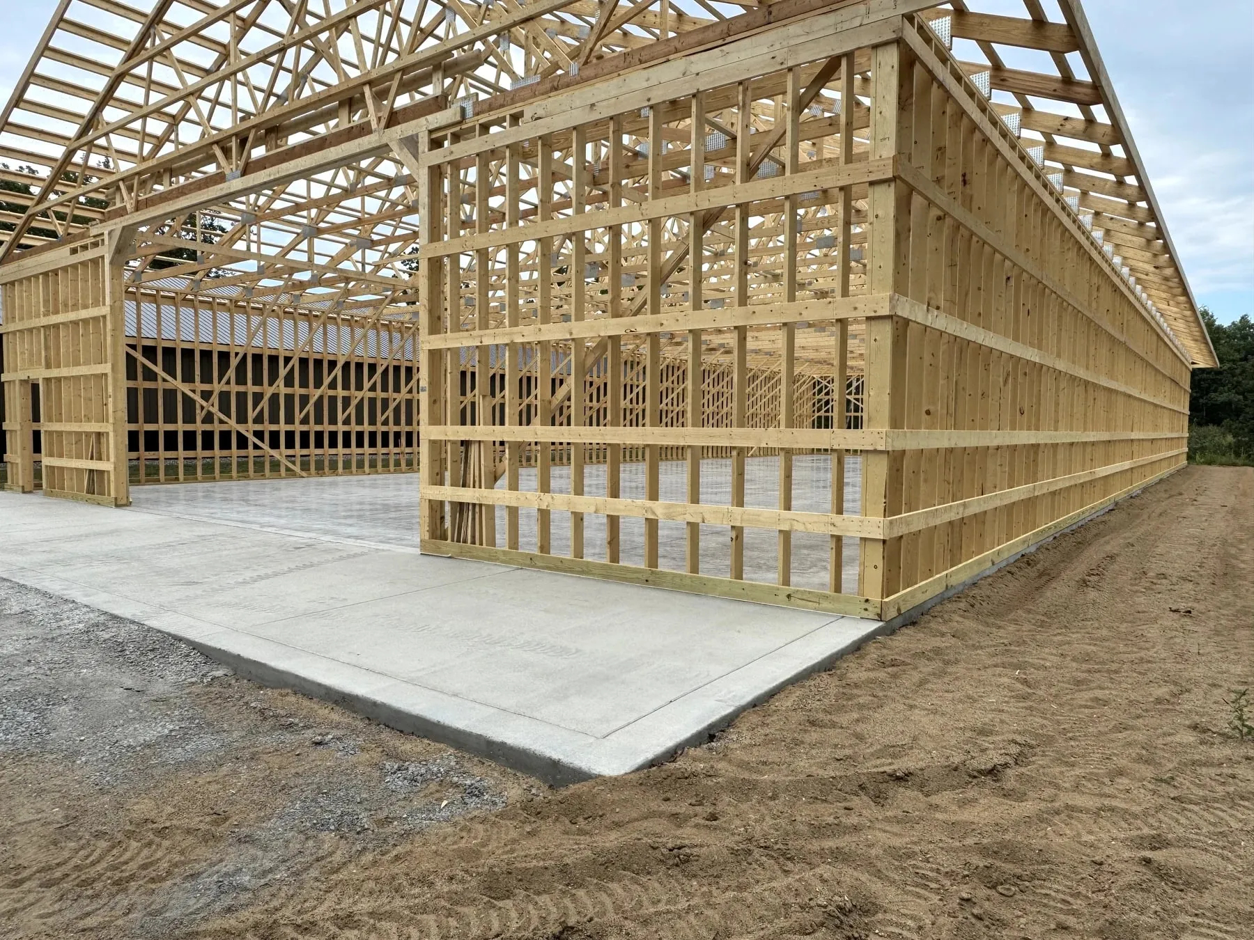 Oblique view of the August 2025 slab and building frame.